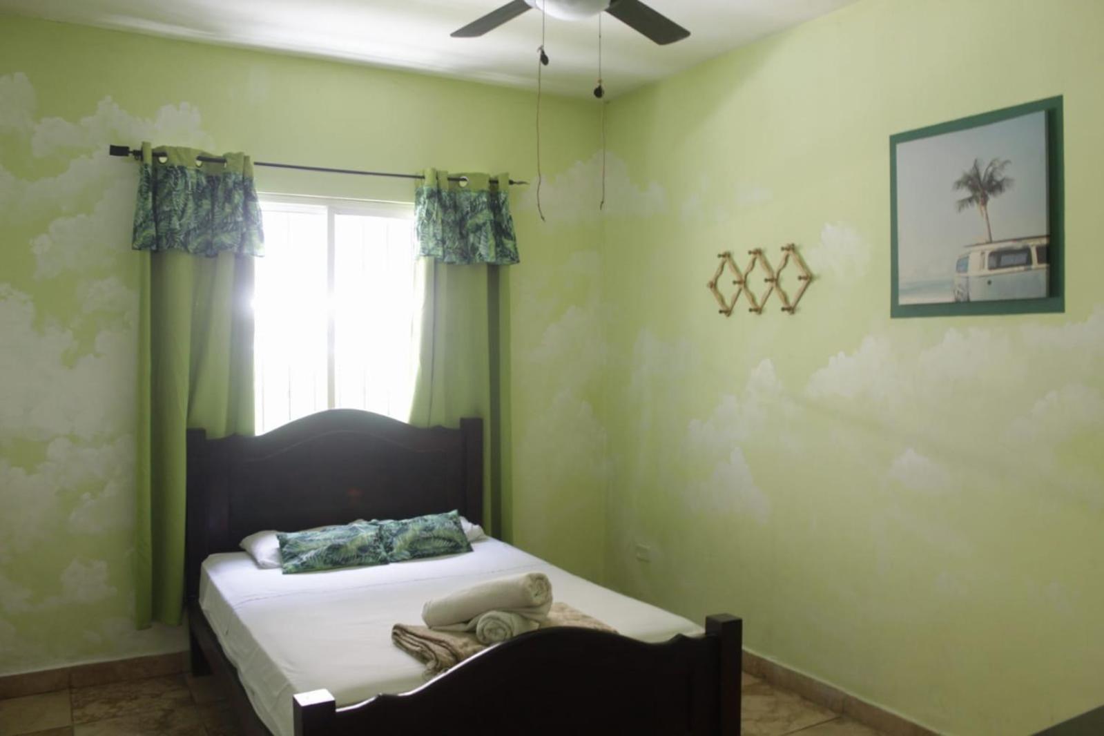 Cataleya Hostel Bocas Town Exterior photo